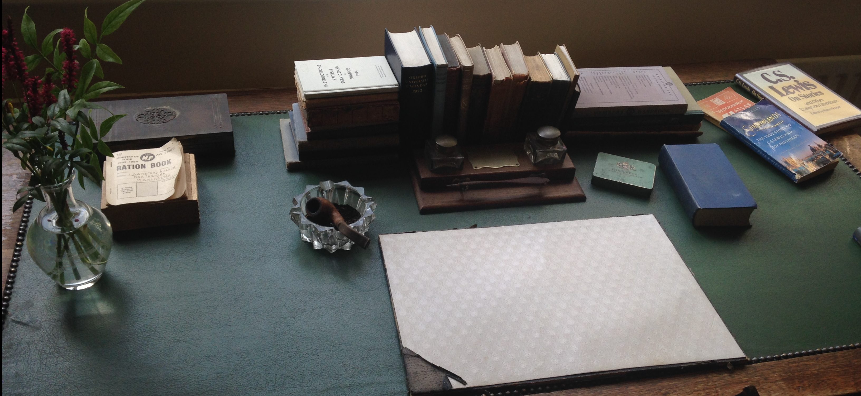 the-kilns-lewis-desk